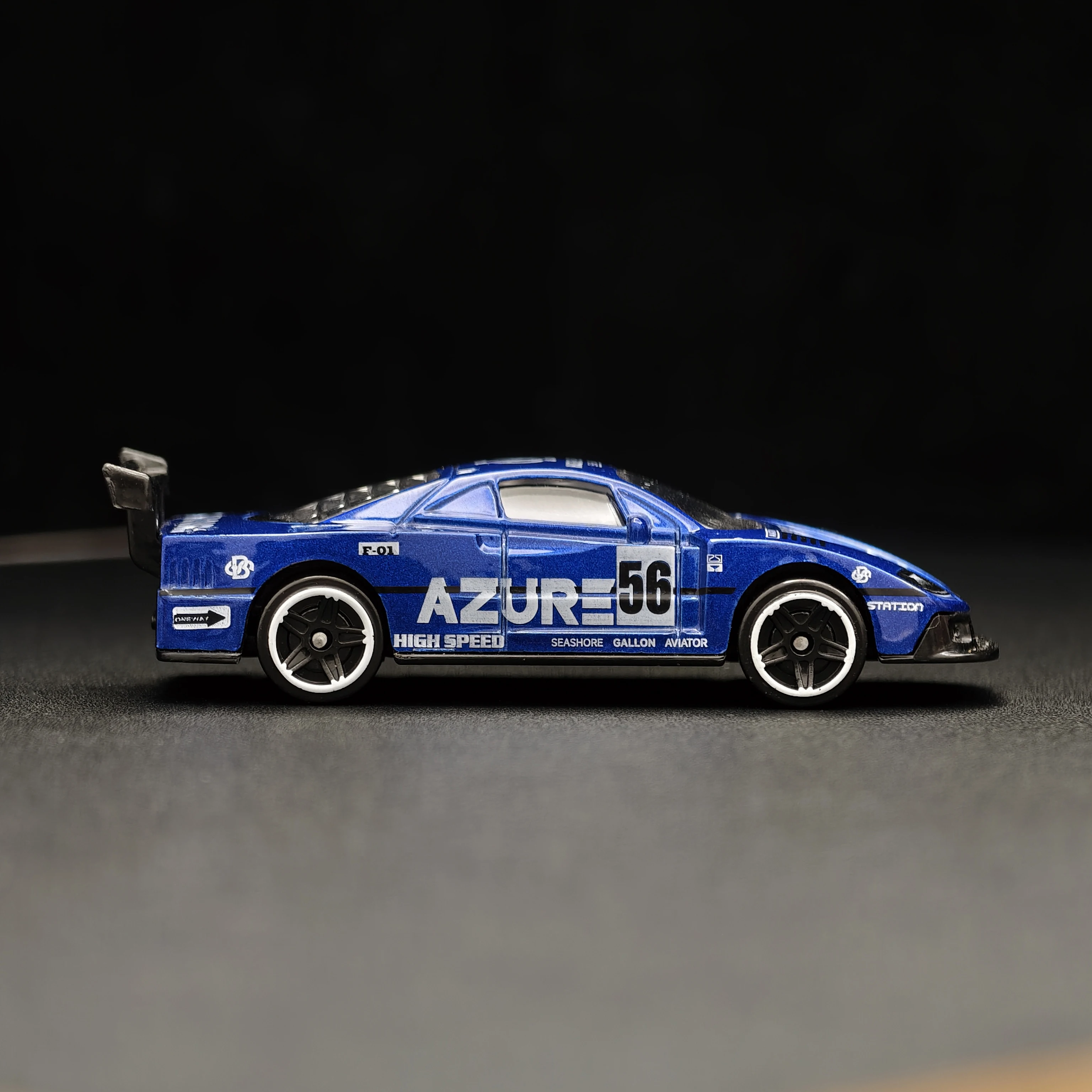 Modelo de coche en miniatura de aleación fundida a presión, escala 1/64, vehículo de estilo de carreras, juguete, objeto de colección y adorno para niños y adultos, ideal para coleccionistas y aficionados al automóvil.