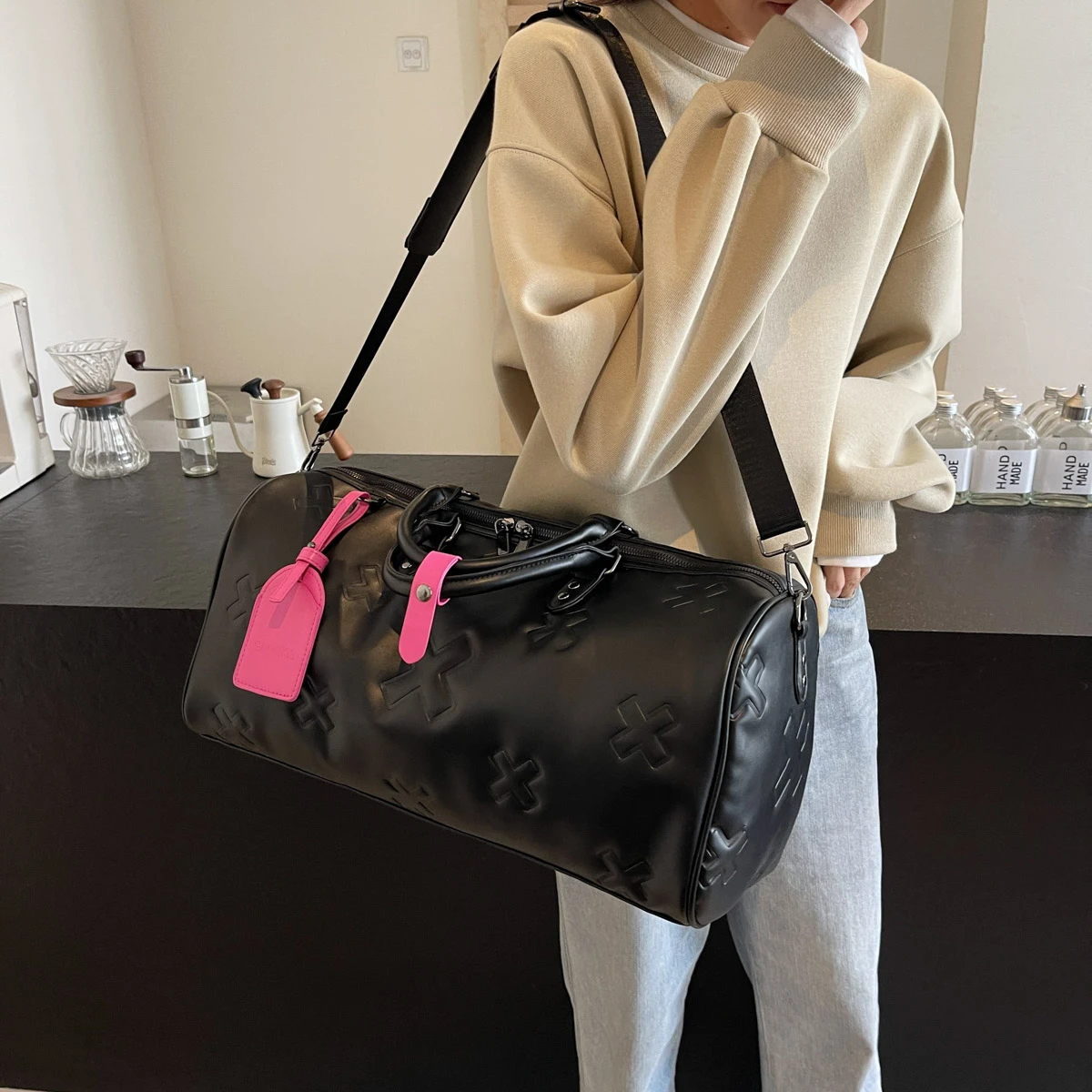 

High-End Fitness Travel Luggage Bag, Single Shoulder Crossbody Handbag, Extra Large Capacity Layered Storage, Suitable for Both Men and Women, Pu Leather Backpack