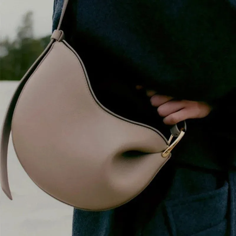

New polka dot handbag made of soft leather, Premium Commuter Bag, dual-use shoulder and pocket, minimalist pleated design bag.