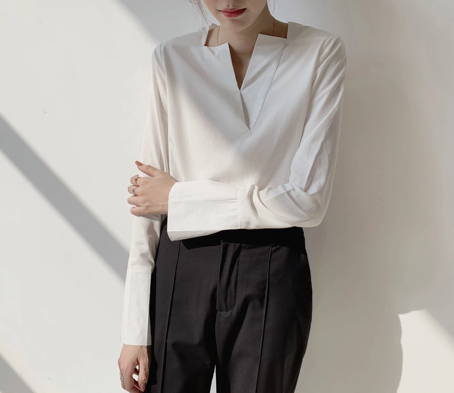 

JANE Design Sensation OL Sle Long Sve V-Ne White irt Women's Autumn 2025 Commute Profional Faion Top irt