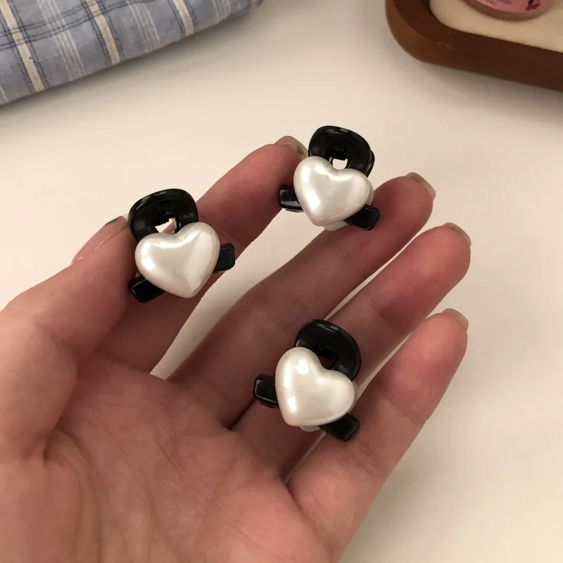 

2pcs Love Mini Grab Clip Girl New High-end Half Tie Hair on The Back of The Head Small Hairpin Shark Clip Hair Accessories