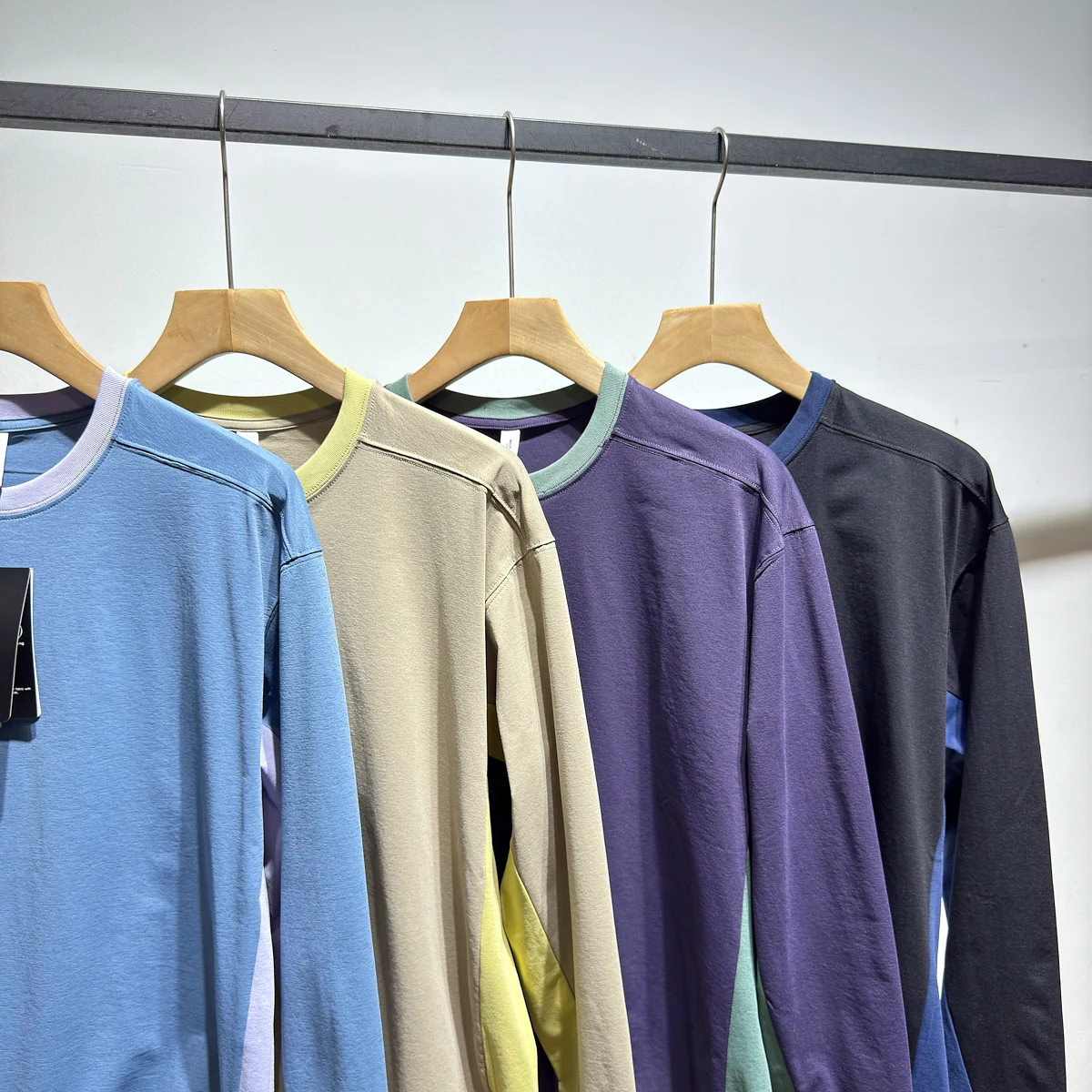Outdoor Quick Dry Long Sleeve T-Shirt Unisex Loose Fit round Neck Sporty Base Layer Shirt Polyester Fiber Breathable Skin-Fri...