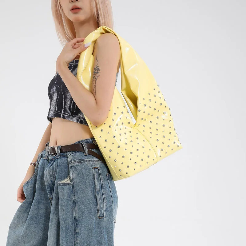 Original European And American Metal Rivet Large Capacity Shoulder Bags Fashionable Personalized Light Luxury Women's Bag Trendy