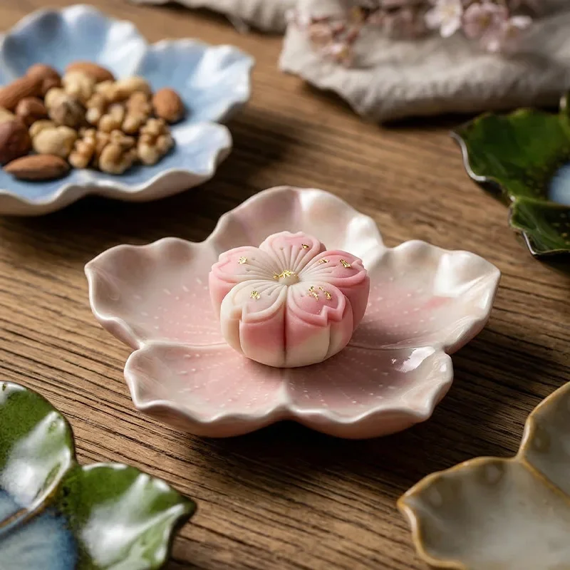 LingAo--Retro Japanese style petal-shaped ceramic plate, creative kiln change multi-color, restaurant hotel personalized decorat