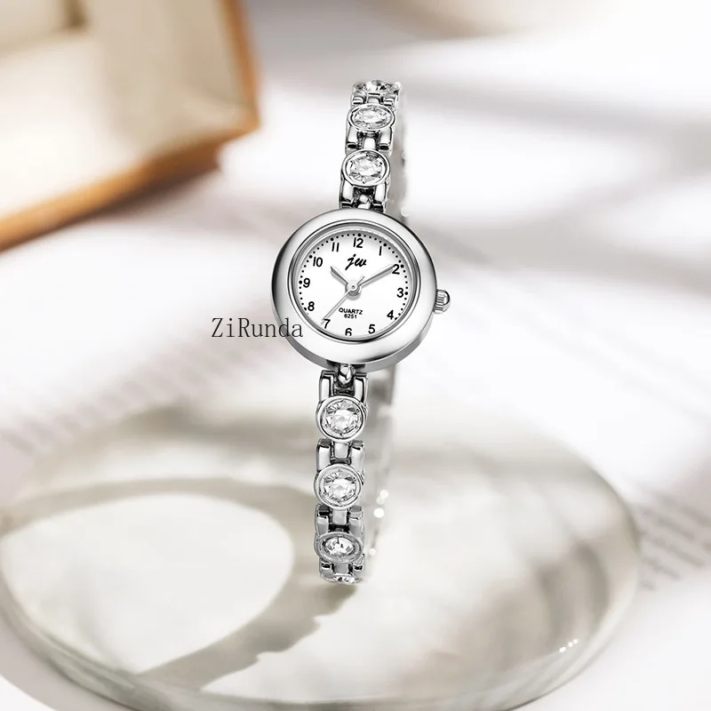 ساعة يد نسائية فاخرة وحساسة بسوار أنيق مقاومة للماء مصنوعة من خليط معدني صغير مقاوم للماء كوارتز ممتازة