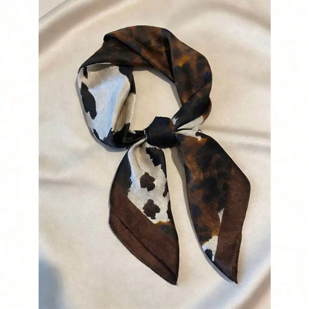 

1Pcs Retro Leopard Print Square Scarf, 70cm Faux Silk Bandana, Versatile Neck Scarf for Women, Fashionable Decorative Accessory