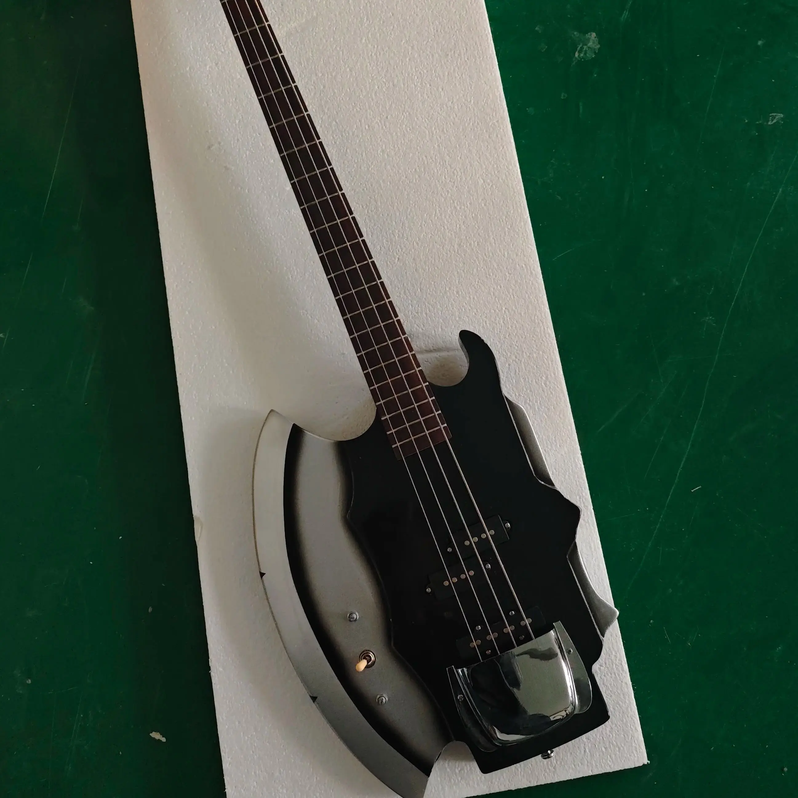 Gene Simmons Bass 4 strings Style Bass Axe Signiture guitars in stock Electric Guitarra