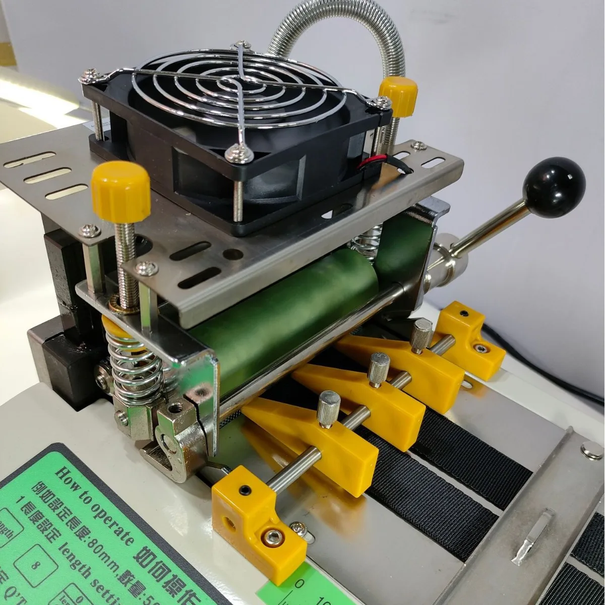 Automatic computer hot and cold belt cutting machine Non-woven webbing Velcro leather fabric cutting machine Cutting machine