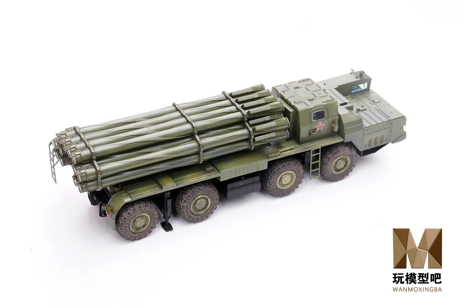 1/72 BM-30 Tornado M rocket launcher plastic finished military model