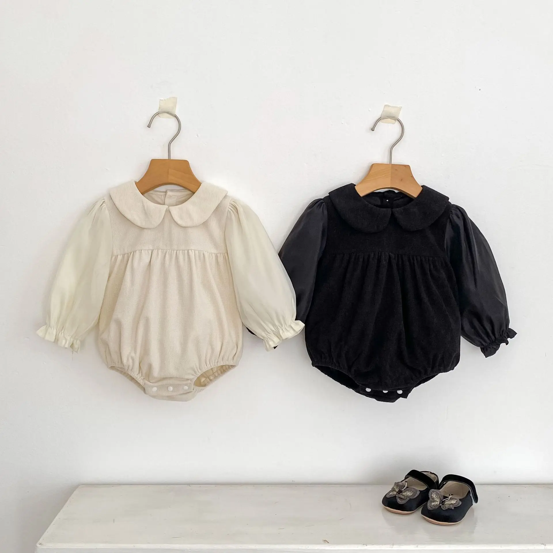 

2025 Vintage Infant Baby Girl Romper Peter Pan Collar Contrast Puff Sleeve Waffle Corduroy Baby Girl Bodysuit Fall Outfit 0-24M