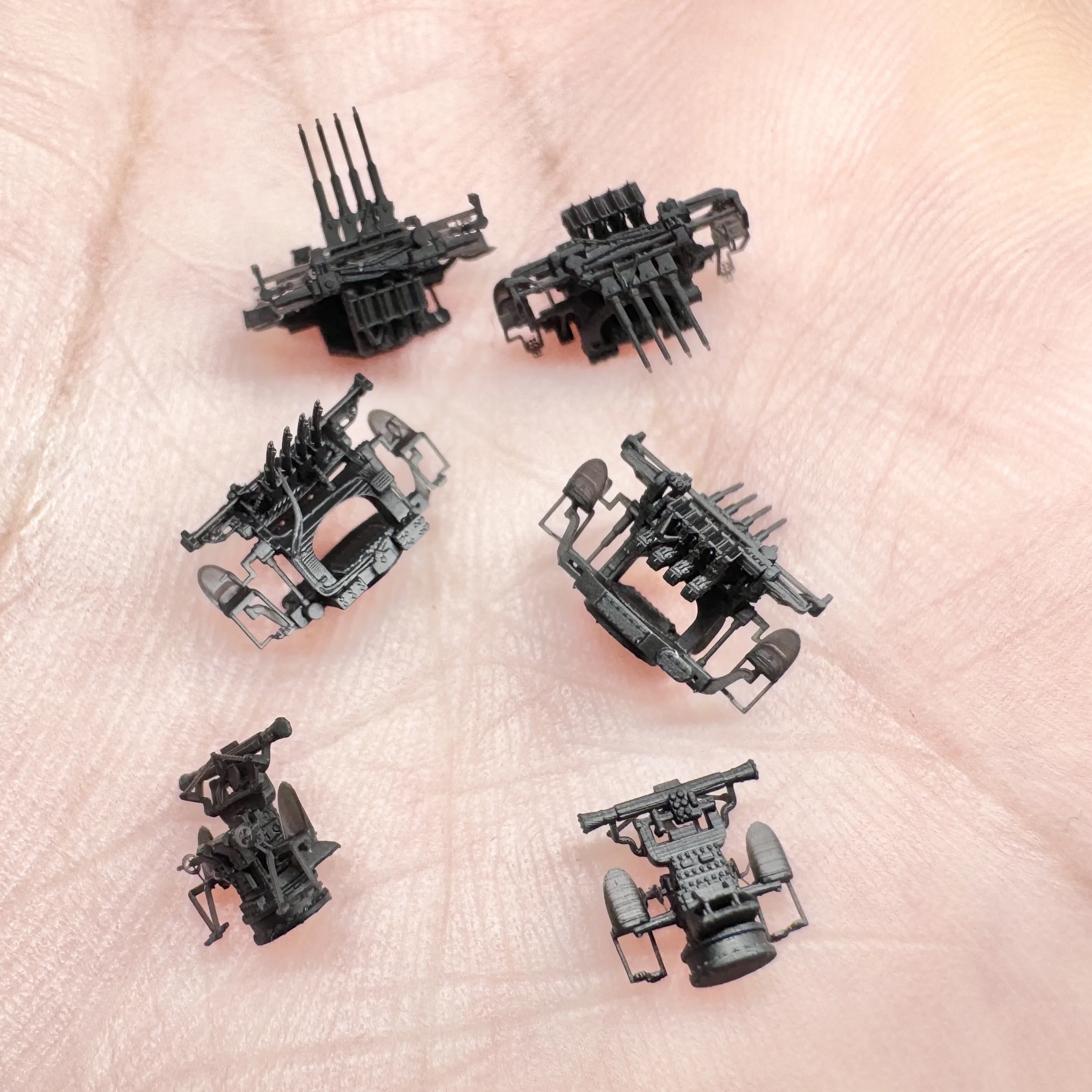 ชุดพิมพ์ 3 มิติ MUYI MODEL STUDIO ขนาด 1/350 รุ่น M350018 ปืนใหญ่ติดตั้งแบบสี่ลำกล้อง 28 มม. ของกองทัพเรือสหรัฐฯ พร้อมตัวควบคุม MK44