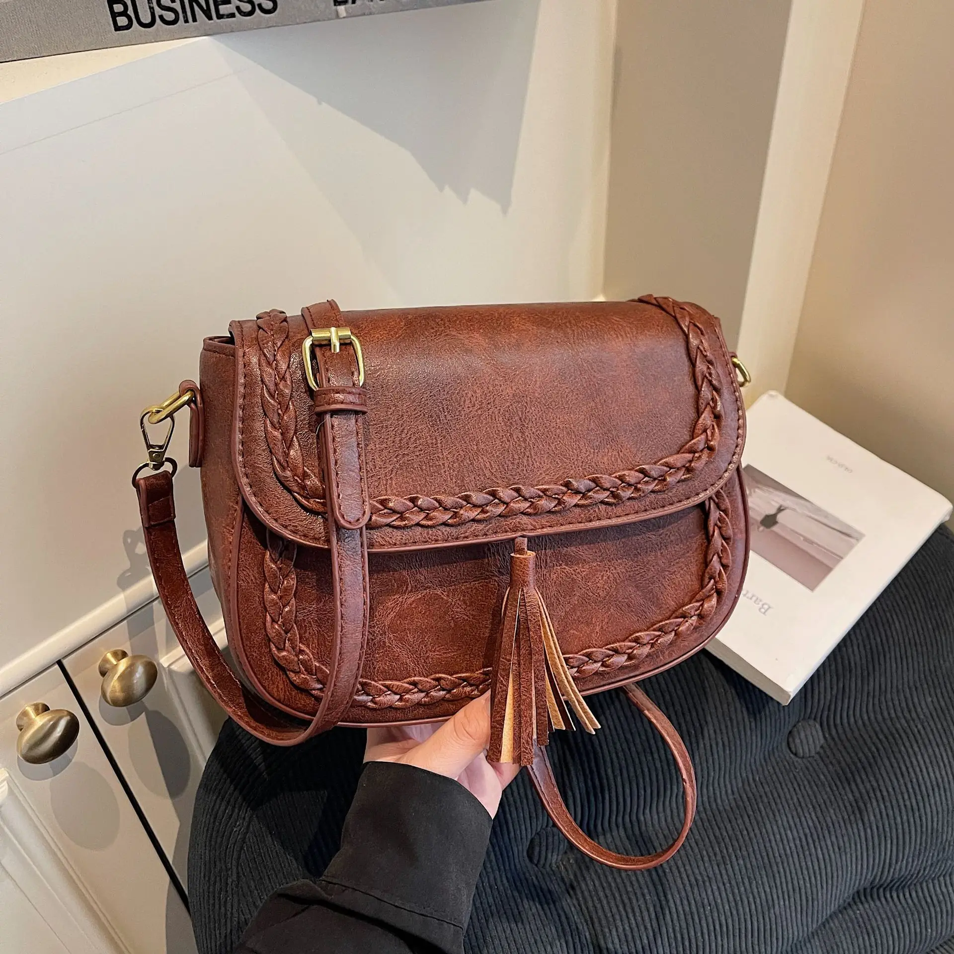 

Винтажная женская седельная сумка через плечо с бахромой в стиле бохо, элегантная кожаная сумка на плечо с кисточками, сумки на плечо для путешествий