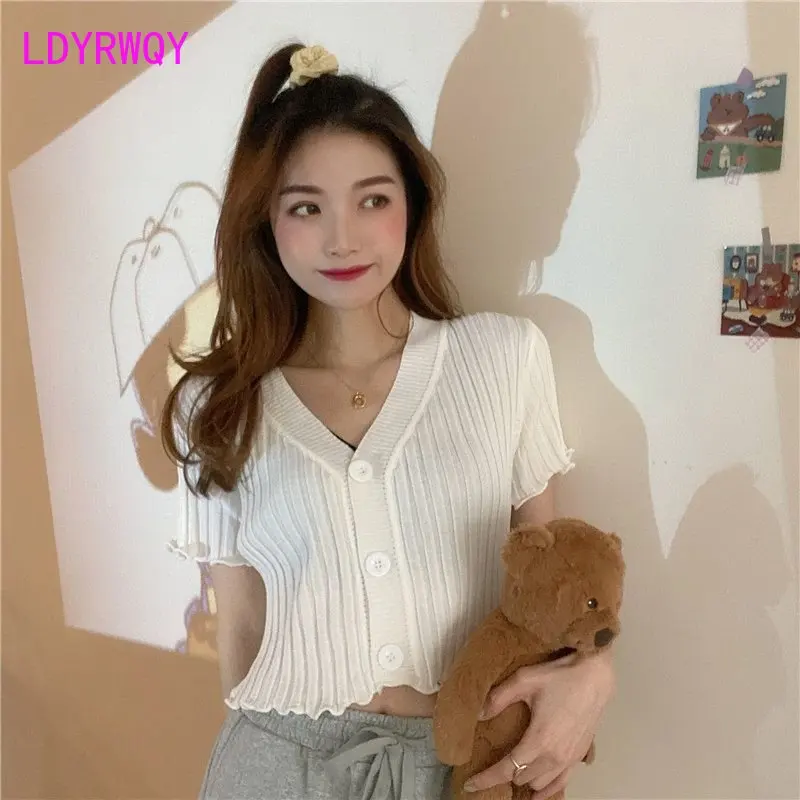 

Summer 2023 New Korean Retro French Slim Fit Wood Ear Edge Short V-neck Knitted Women's Short Sleeve T-Shirts