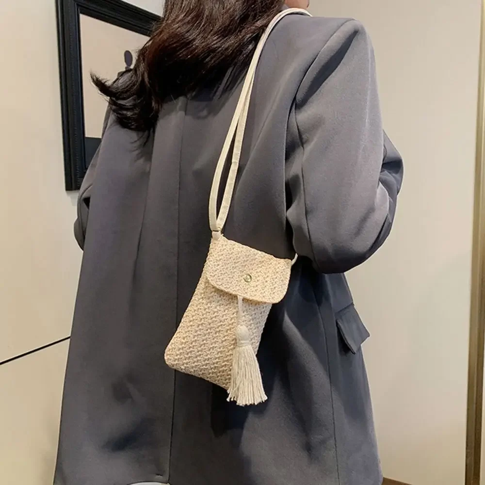 Fashion Weaving Straw Woven Handbag Long Tassel Korean Style Woman Phone Pouch Handmade Solid Color Woven Beach Bag Outdoor