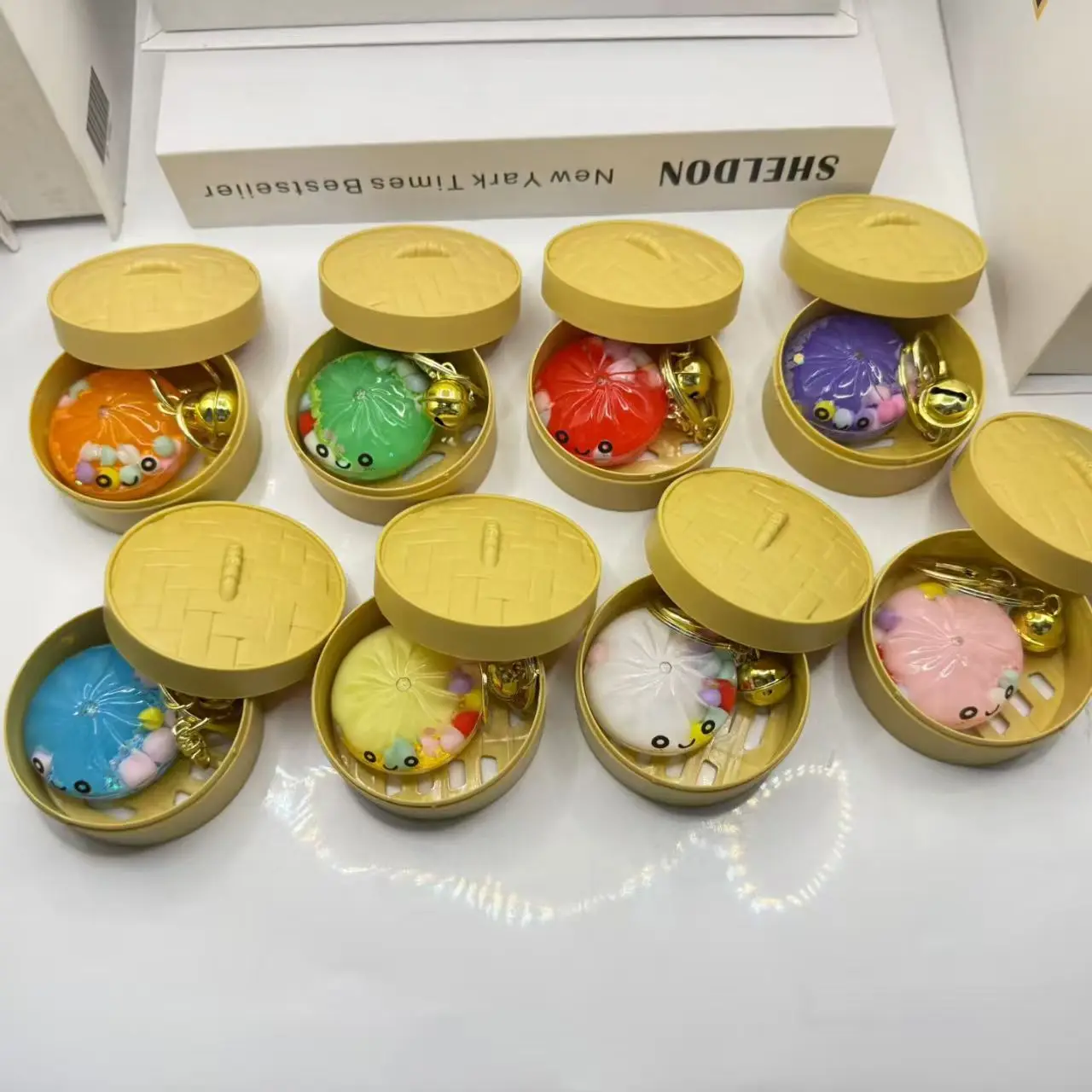 Bunter Ausdrucksstarker Plüschbrötchen-Schlüsselanhänger aus Acryl, niedlicher Cartoon-Dampfbrötchen-Anhänger mit Dampfgarer-Miniatur – Detail 4
