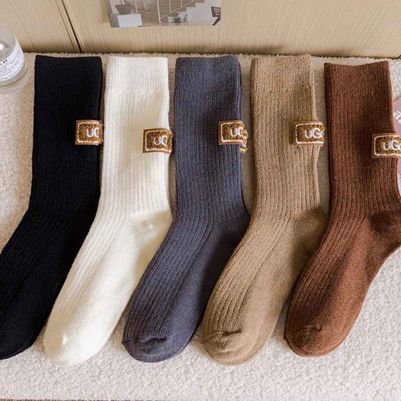 Calzini a metà polpaccio con logo con lettera ricamata alla moda Calzini in lana di cashmere Calzini casual in pile ispessito caldo invernale da donna Calzino per scarponi da neve