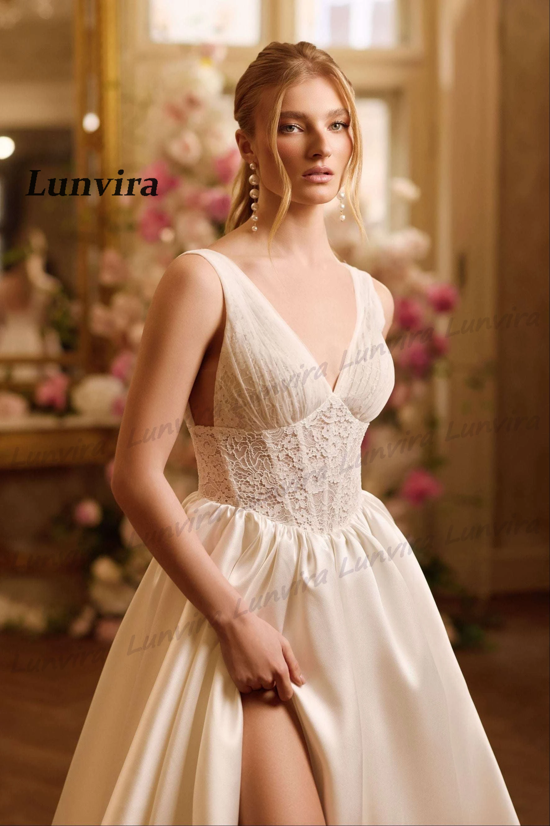 Lunvira Stylish Slit Wedding Dress Lace Appliques Sleeveless V-neck Satin Chapel Train Pleat A-line Abito Da Sposa Customized
