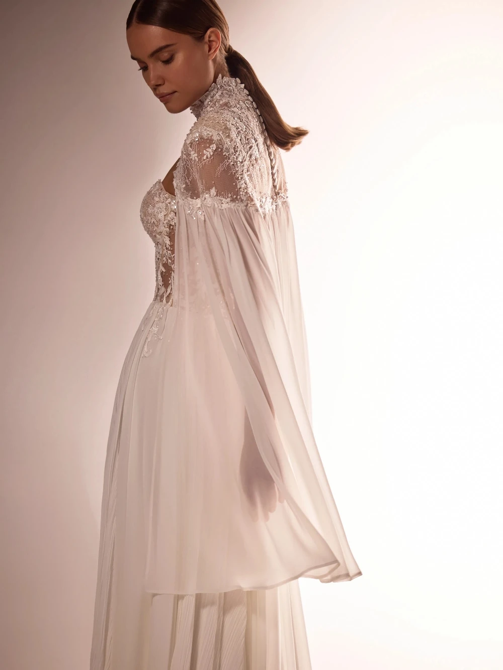 Abito da sposa con perle lucide e perline con giacca con applicazioni in pizzo Abito da sposa personalizzato con scollo a cuore affascinante per la sposa