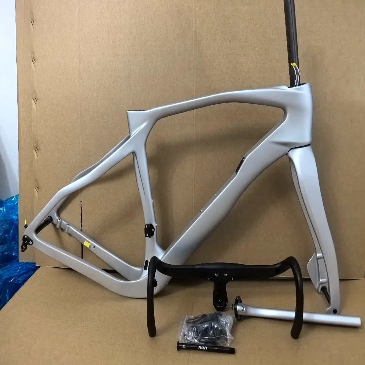 

Customized Sliver Carbon Grevil F Road Racing Bicycle Frame Gravel Cycling Bike Frames BB68 Disc Brake UD High Strength