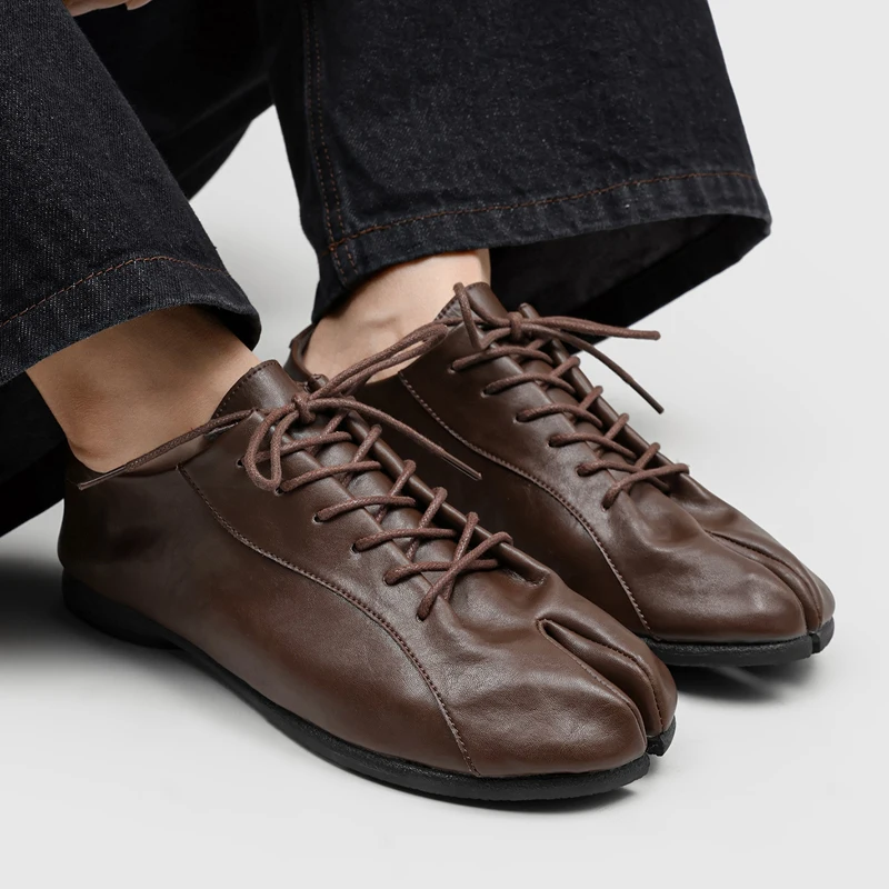 Men Retro Split Toe Casual Shoes Personalized Lace Up Flat Shoes Fashionable Commuting Pighead Shoes