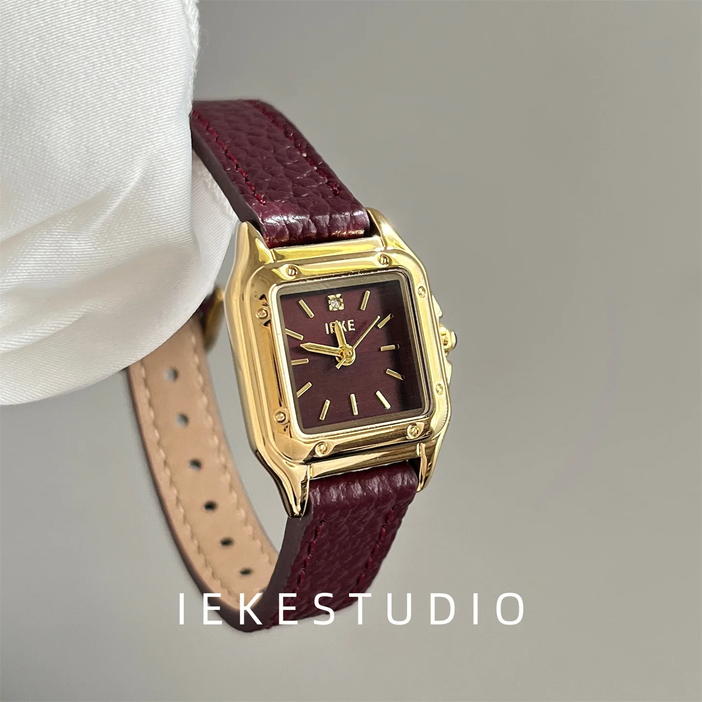 2026 New Artistic Design Square Watch: Exquisite, High-End, Sophisticated, Minimalist, Fashionable Women's Quartz Wristwatch