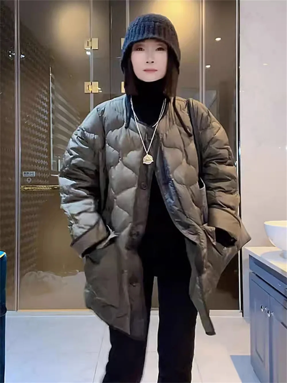 European Style Standing Collar Diamond Grid Light and Thin Down Jacket for Women\'s Winter New Loose and Warm Mid Length Bread