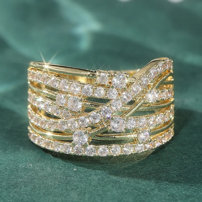 Schillernder goldfarbener, mit weißen CZ-Steinen besetzter Damenring mit geometrischer Form für den täglichen Gebrauch, Partyschmuck – Detail 1