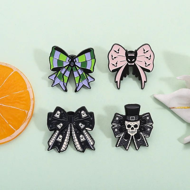 Halloween Theme Brooch Pins Cute Bowknot Shape Skull Skeleton Design Hard Enamel Corsage Lapel Pin Jewelry Gift For Friends Prop