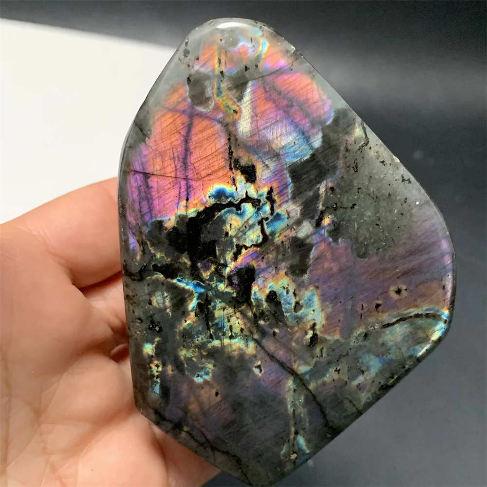 

Rare Natural Mint Green Light Labradorite Specimens Standing Yellow Blue Orange Purple Light Labrador Stones Ornament Heal Beads