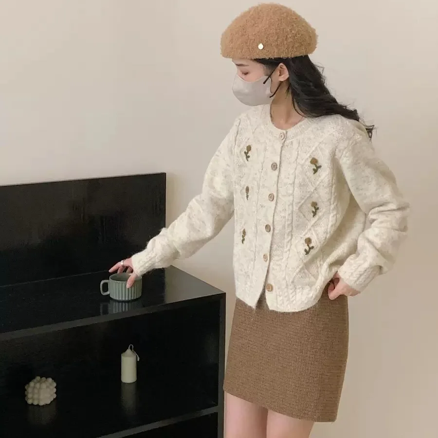 

Women Cardigan Sweater Chic Vintage Flower Embroidery Knitted Sweater Autumn Winter Single-breasted Top Sweet Preppy Style