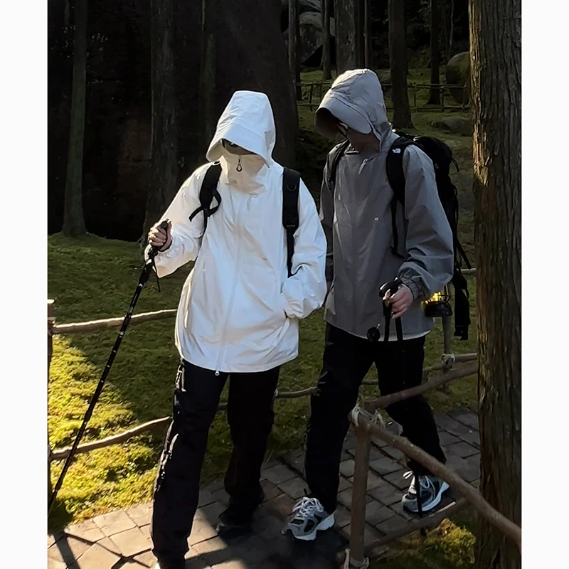 

White Outdoor Men's Jaet Waterproof Windproof American Functional Hooded Coat Traveling Climbing Suit Loose Fit Polyester