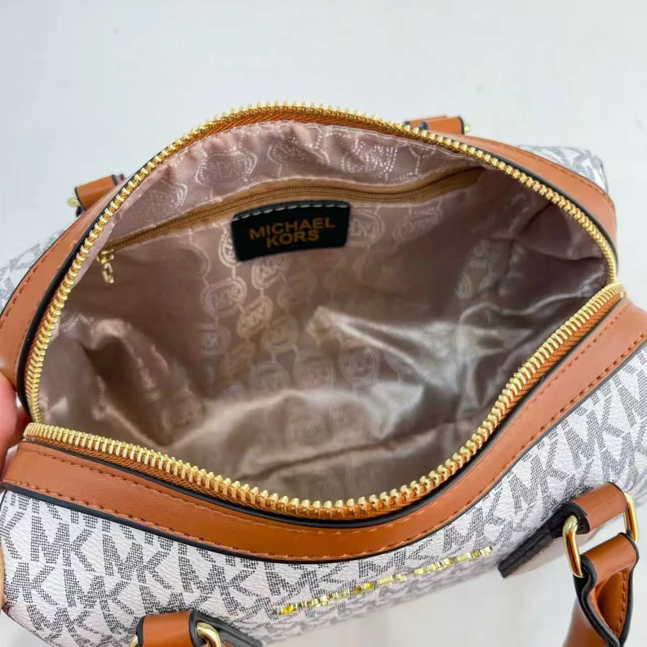 Michael Kors Women's Cross Shoulder Bag MK High Quality Boutique Large Capacity Handbag Multi Functional Bag for Outward Commuti