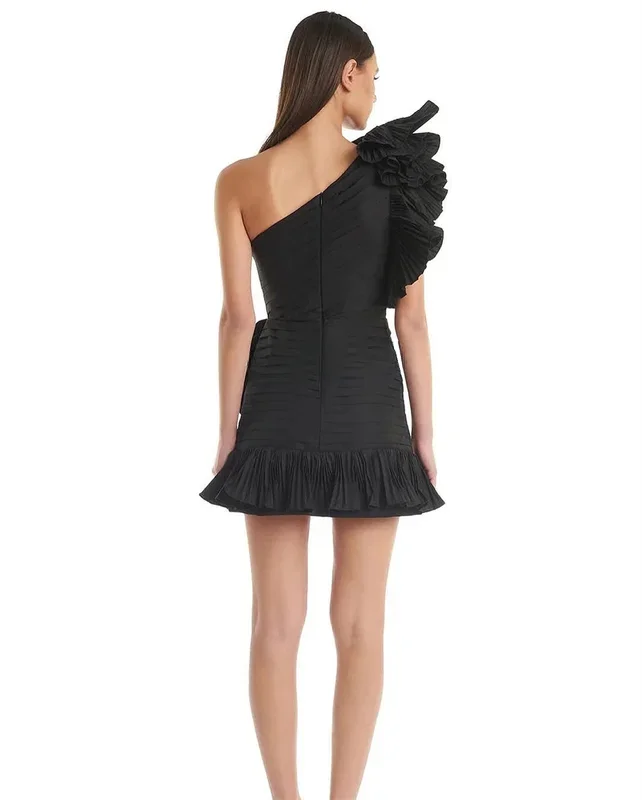 Little Daisy Maßgeschneiderte, komplizierte Falten, drapiert, handgefertigte Blumen, gerade, kurze One-Shoulder-Kleider, maßgeschneiderte Anlasskleider, Casua