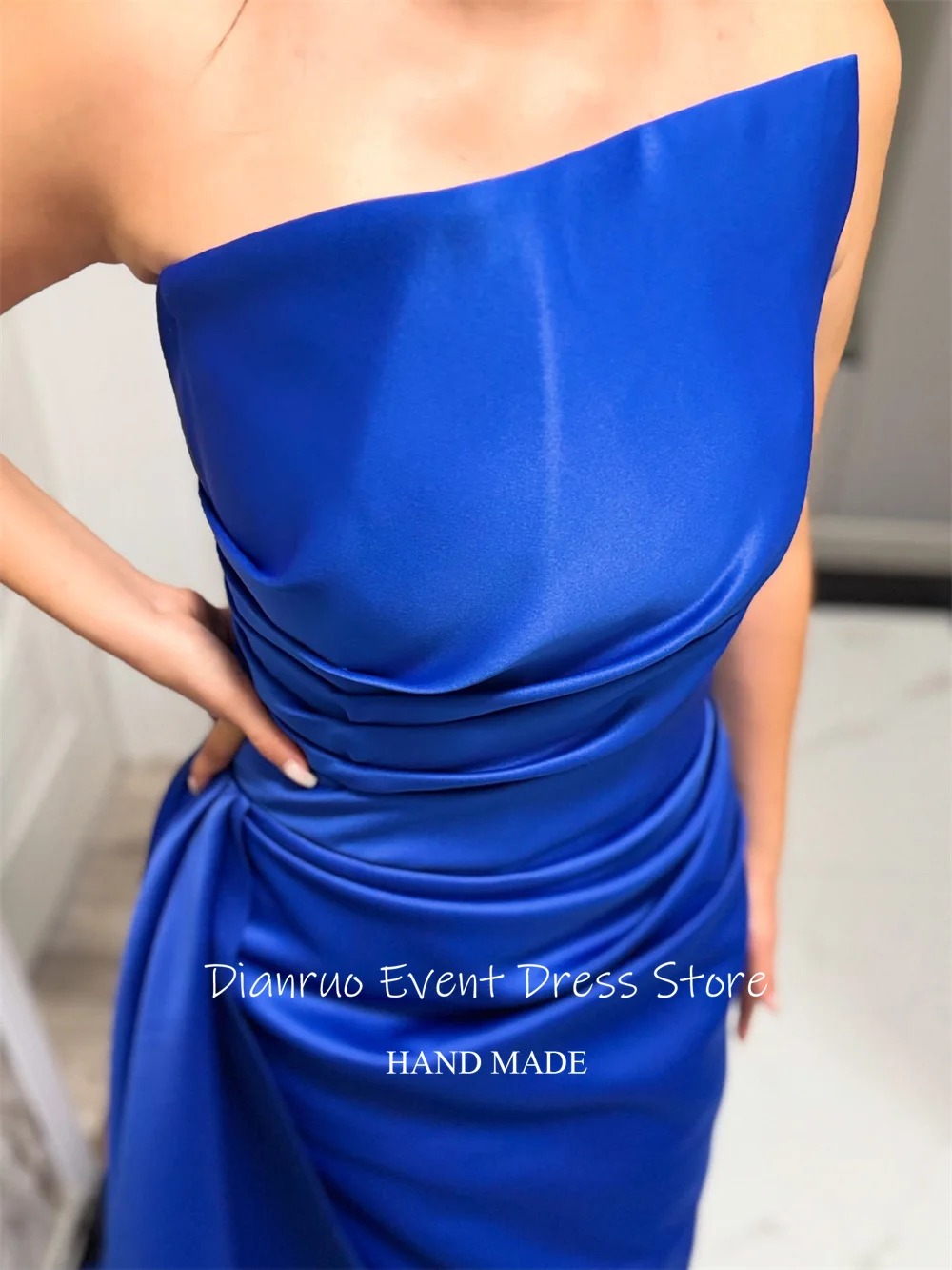Dianruo ブルーシャーリングボディスイブニングドレスストラップレスサテンローブドソワレファムノースリーブレースアップバックプロムドレスカスタマイズ