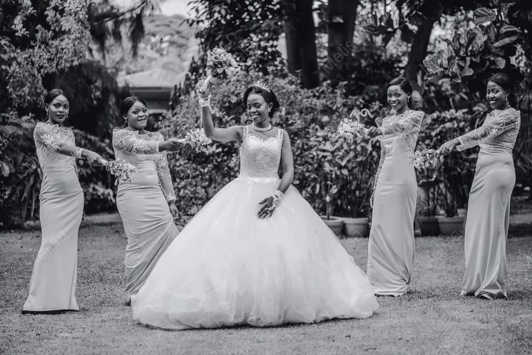 Customized Simple Sleeveless Lace Ballgown Wedding Dresses Sweep Vestido De Noiva Princesa Cheap Bridal Gowns