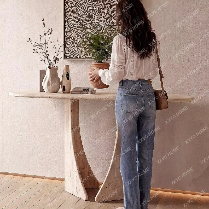 XXThe medieval  wind enters the house opposite the door   entrance platform is light luxury and high-end