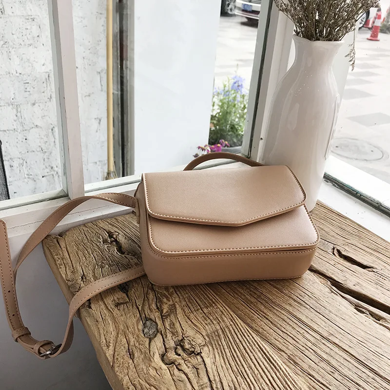 

2025 new small bag, Korean diagonal cross bag, Hong Kong style retro small square bag, simple and casual girl shoulder bag