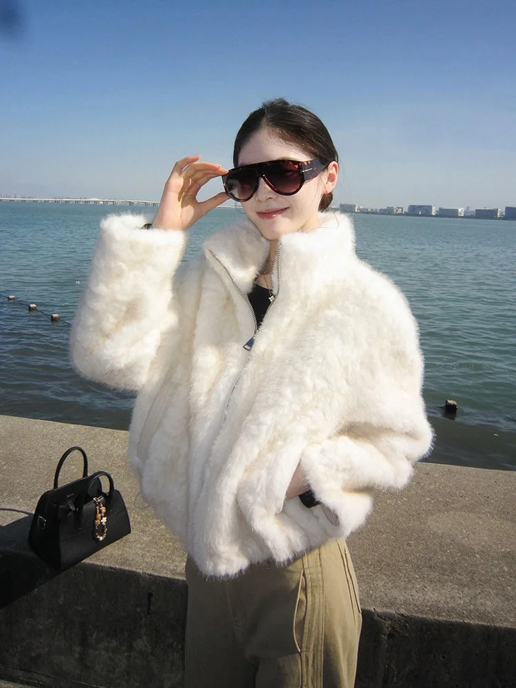 

2025 New Sweet Elegant Women's Short Thickened Faux Mink Velvet Jacket Luxury Integrated Fur Plush Coat Stand Collar Zipper