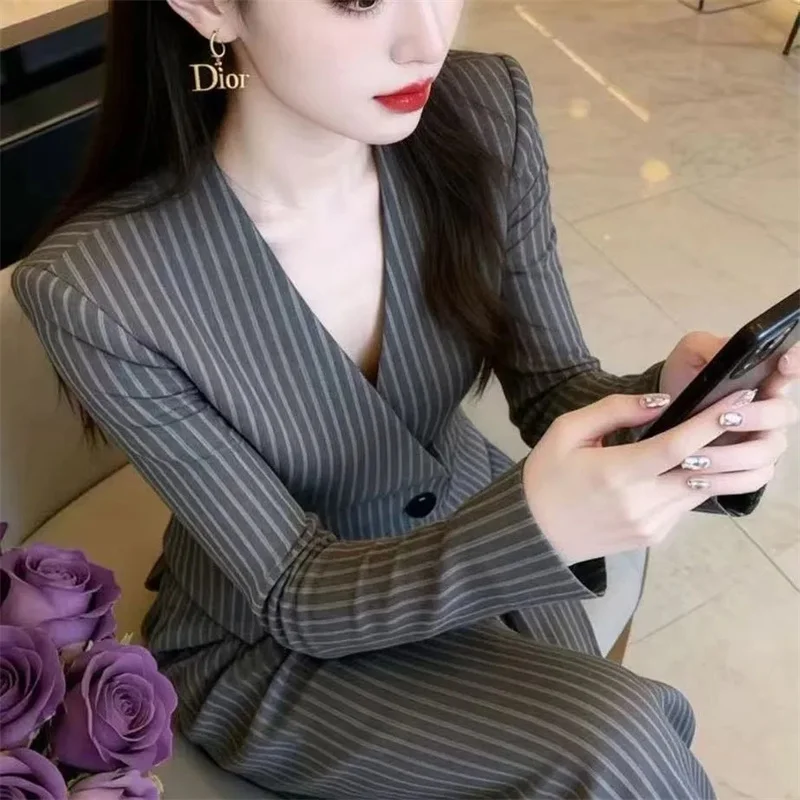

Femme V-neck Grey Suit Wide Leg Pants 2PCS Summer Lady Long Sleeve Top Pantalons Two-piece Set Women Stripe Casual Trousers Suit