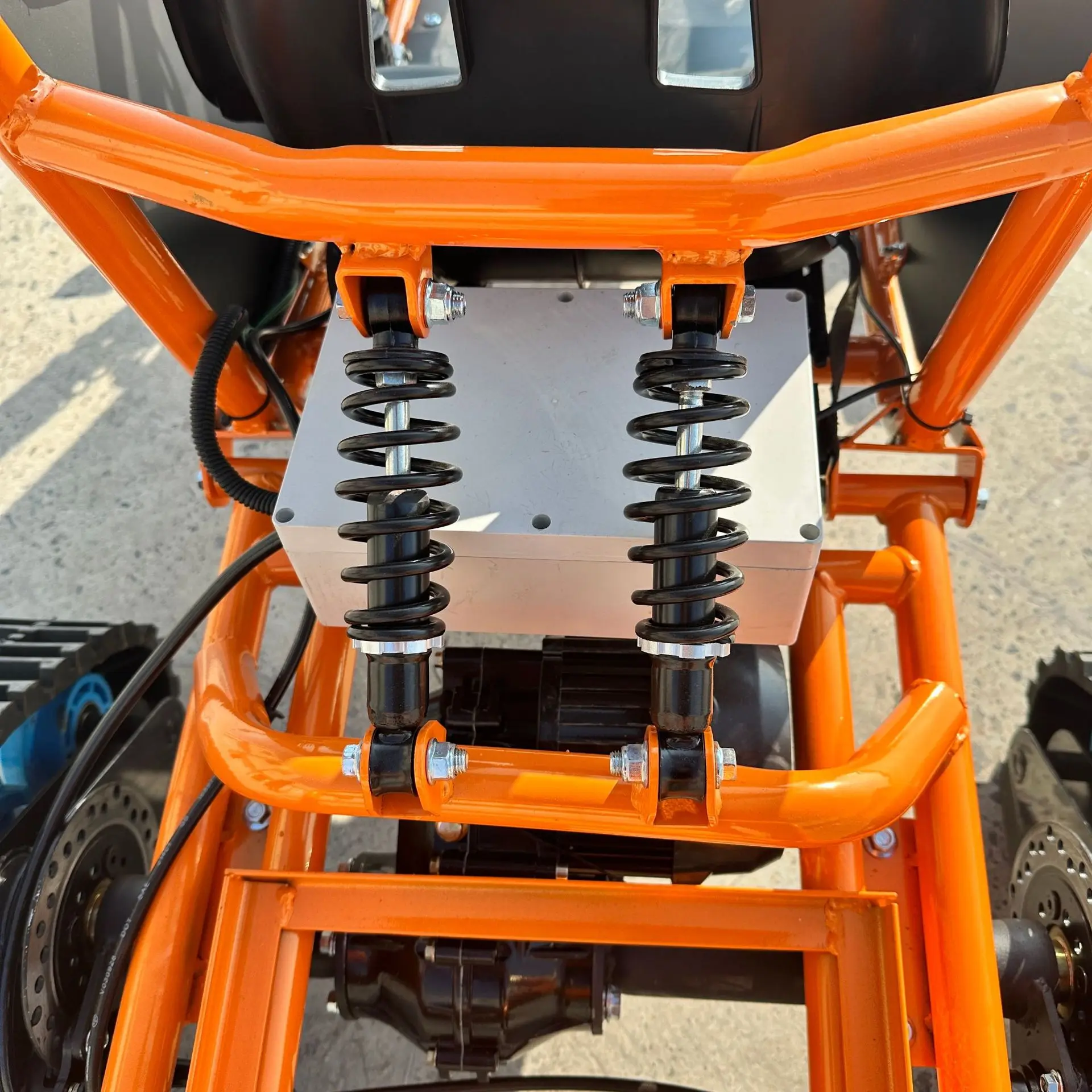 

QIQU Axle Drive & Hydraulic Brakes 40KM Range Commercial Use 48V500W Differential Motor Electric Snowmobile