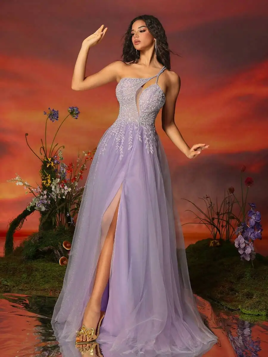 

Лавандовое вечернее платье из тюля с бисером, асимметричным вырезом и высоким разрезом