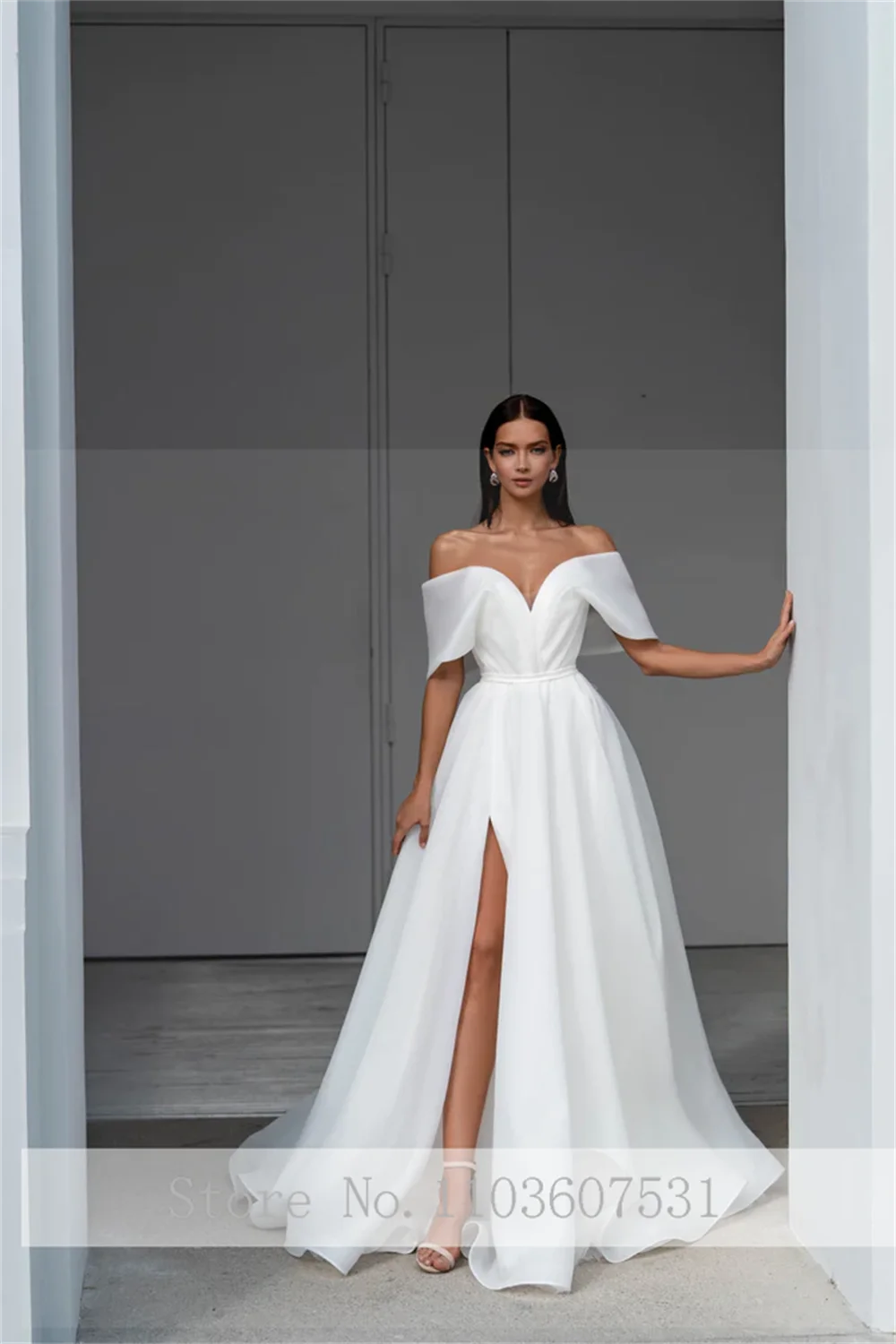 Modest Boat Collar Satin Pleated Wedding Dress for Women A-line Side Split Court Wedding Bridal Gown robe de mariée