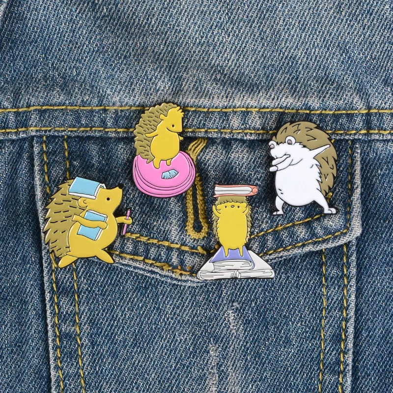 Creative Cartoon Hedgehog Enamel Pin Cute Animal Oil Drop Lapel Pin Badge Denim Backpack Gift Men and Women Fashion Jewelry Gift