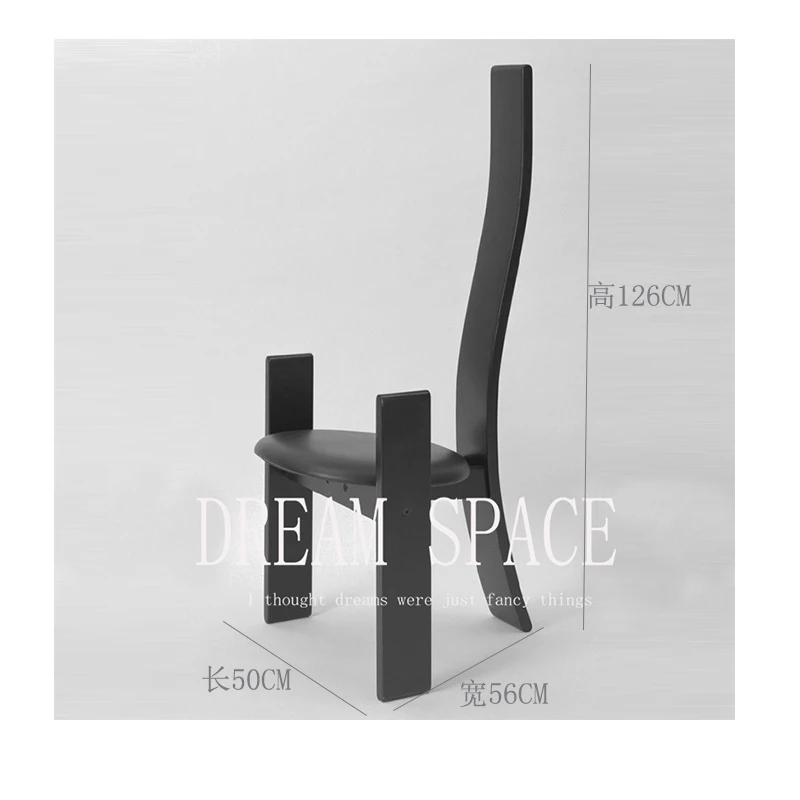 كرسي فردي أسود عالي الظهر على طراز العصور الوسطى مصنوع من الخشب الصلب كرسي طعام بسيط للإقامة المنزلية كرسي مزخرف مريح