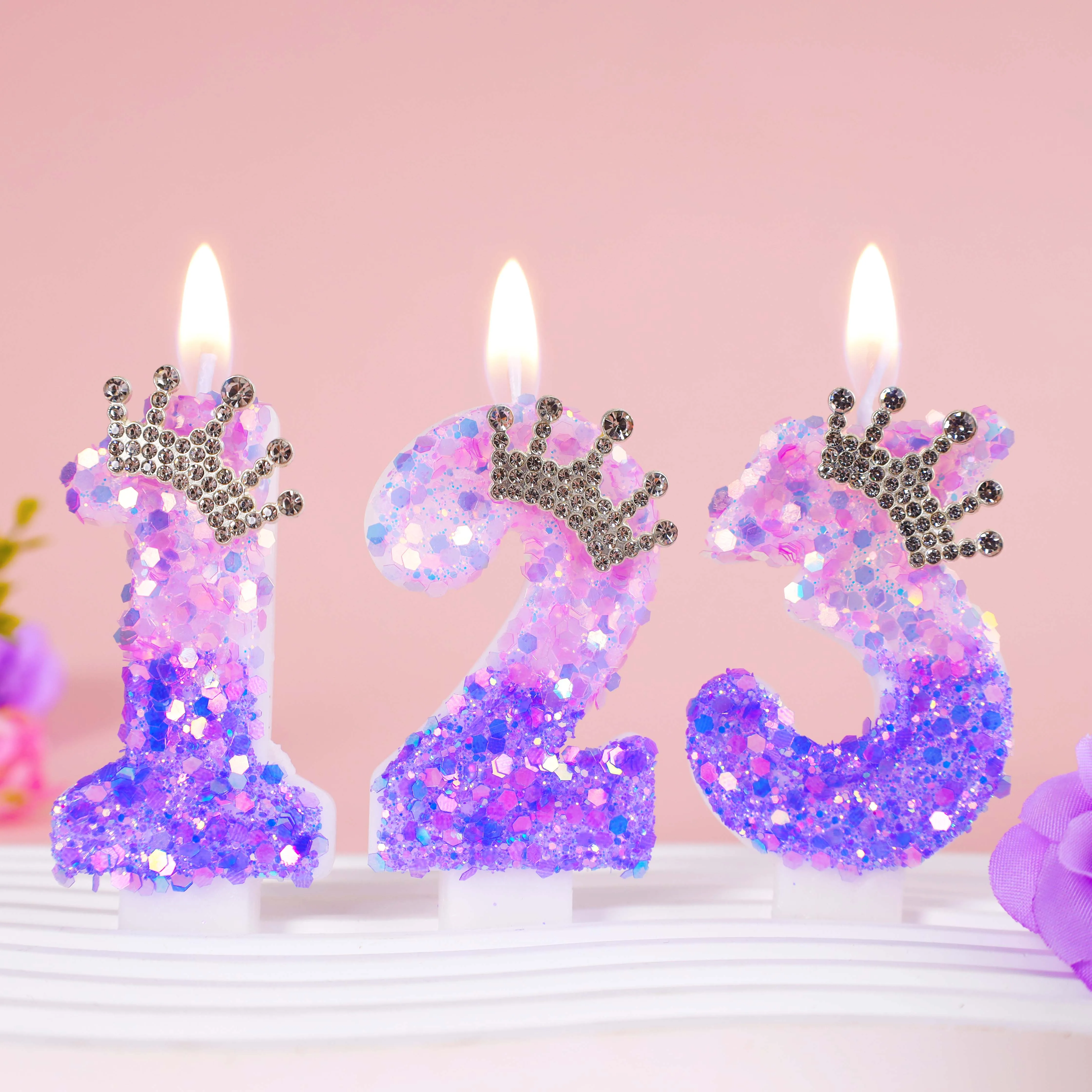 0-9 Lila & Rosa Ombre Glitzer-Kronen-Zahlen-Geburtstagskerze, Prinzessinnen-Stil Funkelnder Kuchenaufsatz für Mädchen 1./2./3. Geburtstag – Detail 2