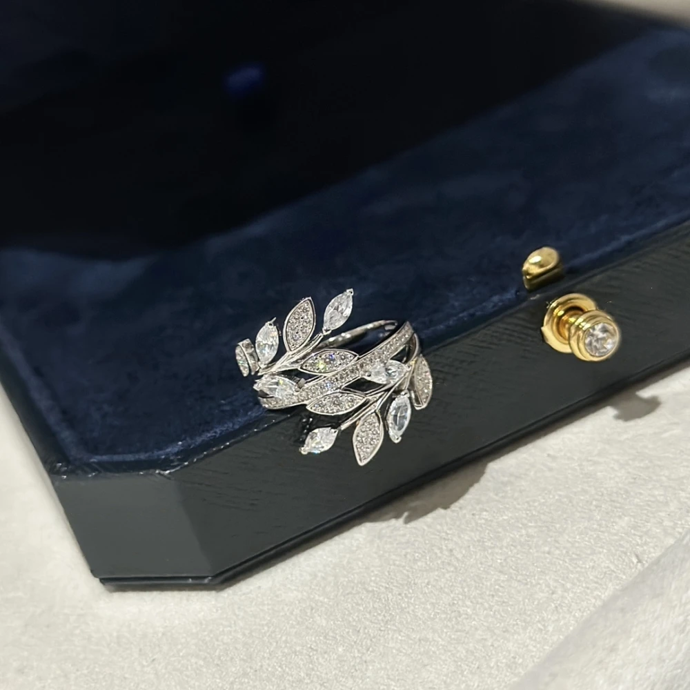

Horse Eye Vine Leaf Ring Resplendent Shiny Full Size S925 Sterling Silver Is Not Allergic To High Quality Jewelry