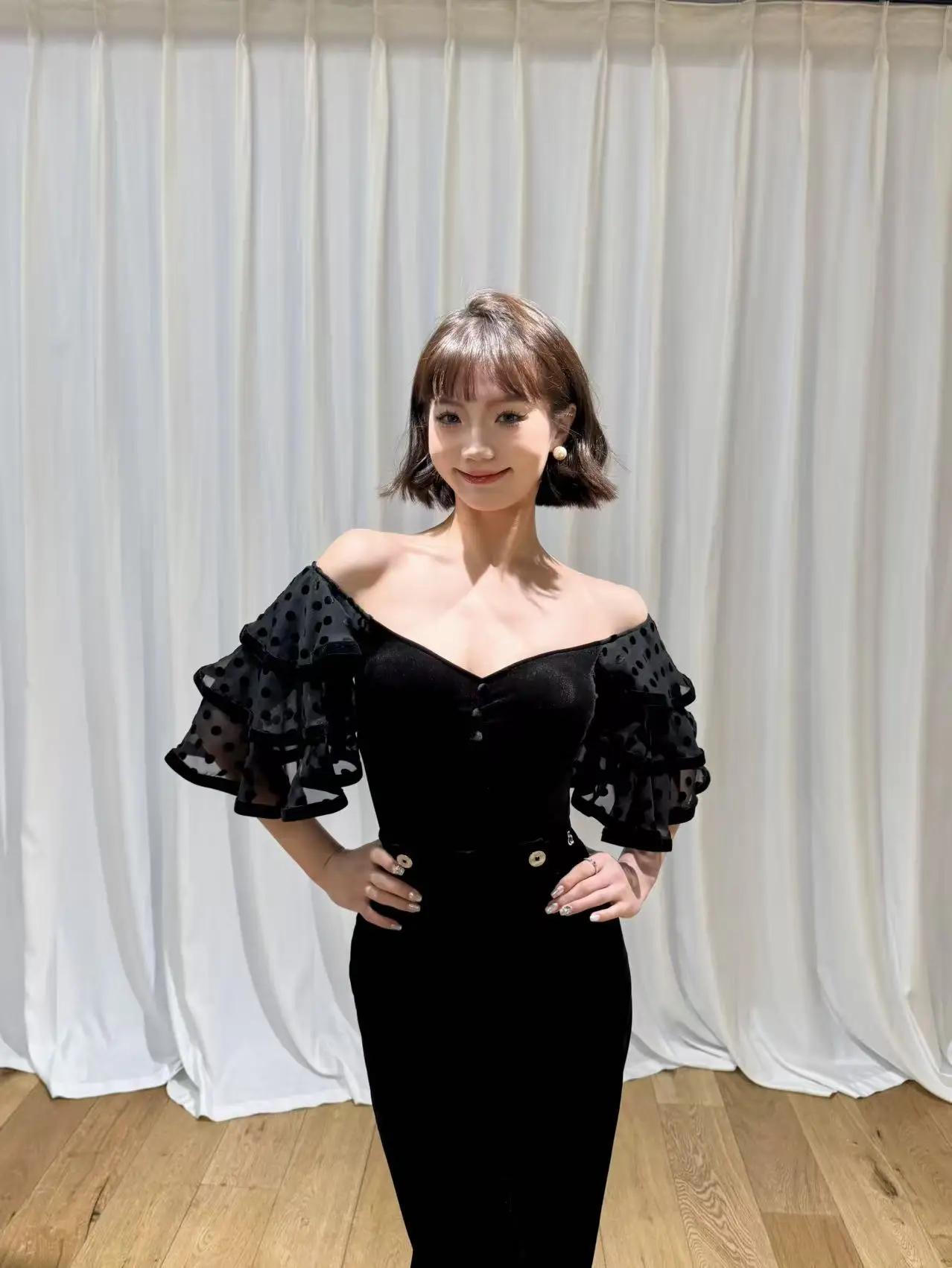 

UK Latin Dance Dress Velvet Polka Dot Top for Women, Versatile Daily Wear & Professional Teacher Training Costume