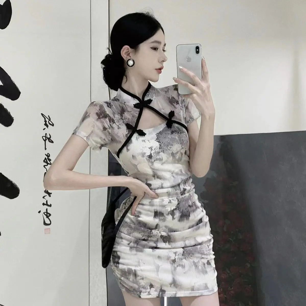 novo-estilo-cheongsam-para-mulheres-jovens-vestido-curto-elegante-com-pregas-e-ajuste-justo-vestido-qipao-vintage-com-estampa-floral