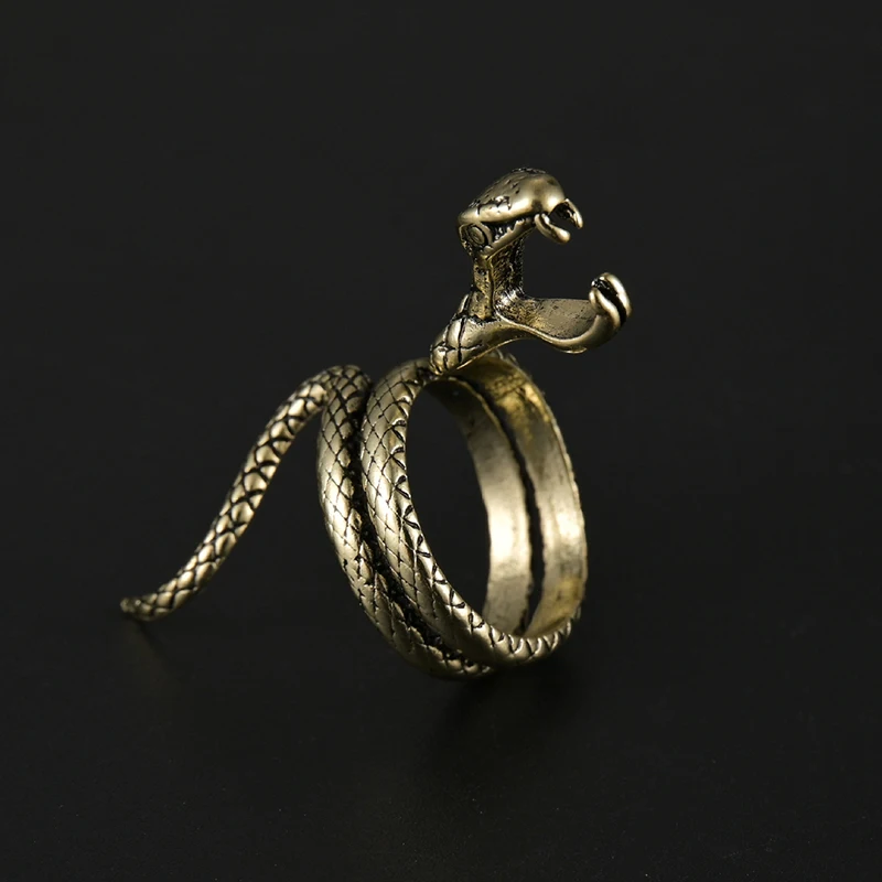 Vintage Snake Shaped Cigarette Ring Gadgets For Men Women Unique Animal Dragon Rings Smoking Pipe Accessories Bijoux Femme 2022