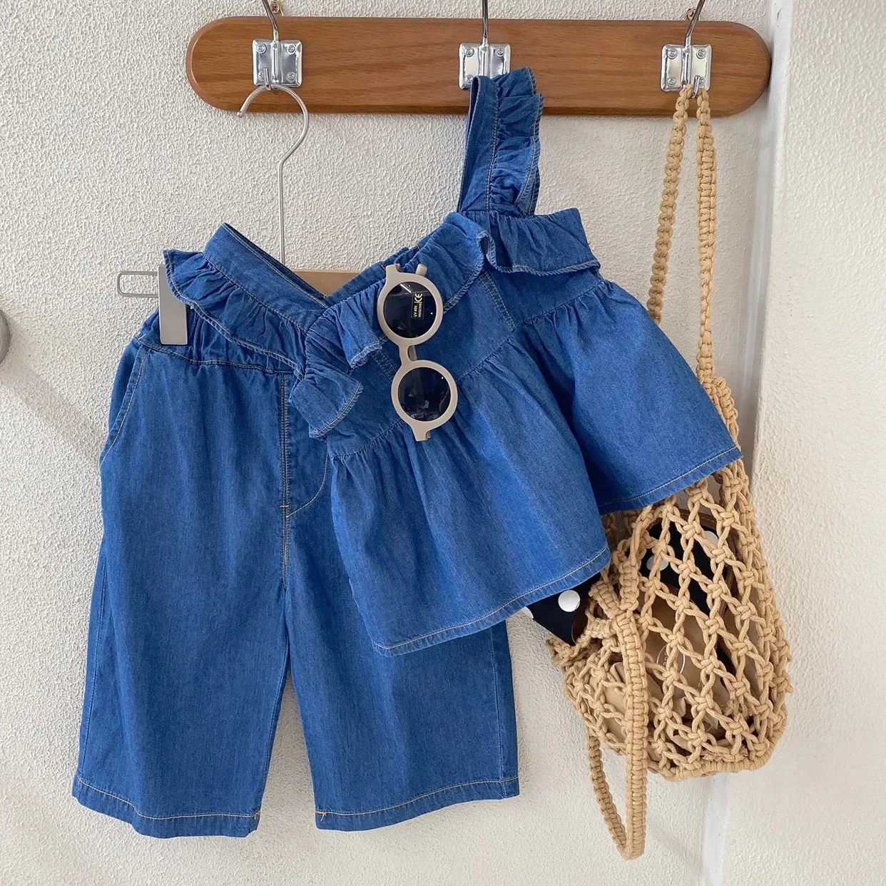 

Korean version Girls' suit Summer girl's denim wooden ear sling vest top plus capris two-piece set Girls clothes children's wear